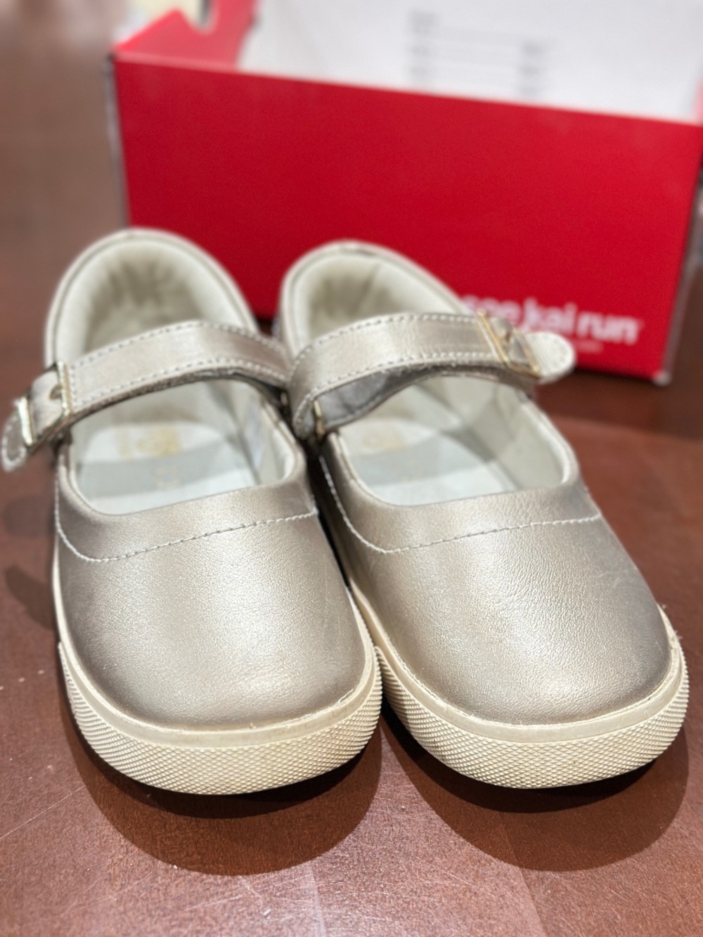 See Kai Run Lucia Gold Mary Jane Girls Size 11.5